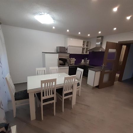 Apartment Lucky With Jacuzzi Трогир Стая снимка