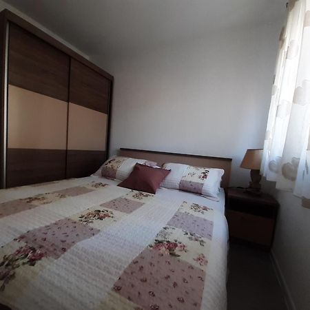 Apartment Lucky With Jacuzzi Трогир Стая снимка