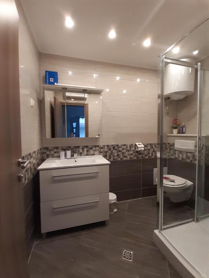 Apartment Lucky With Jacuzzi Трогир Екстериор снимка