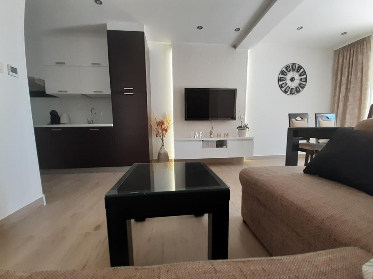 Apartment Lucky With Jacuzzi Трогир Екстериор снимка