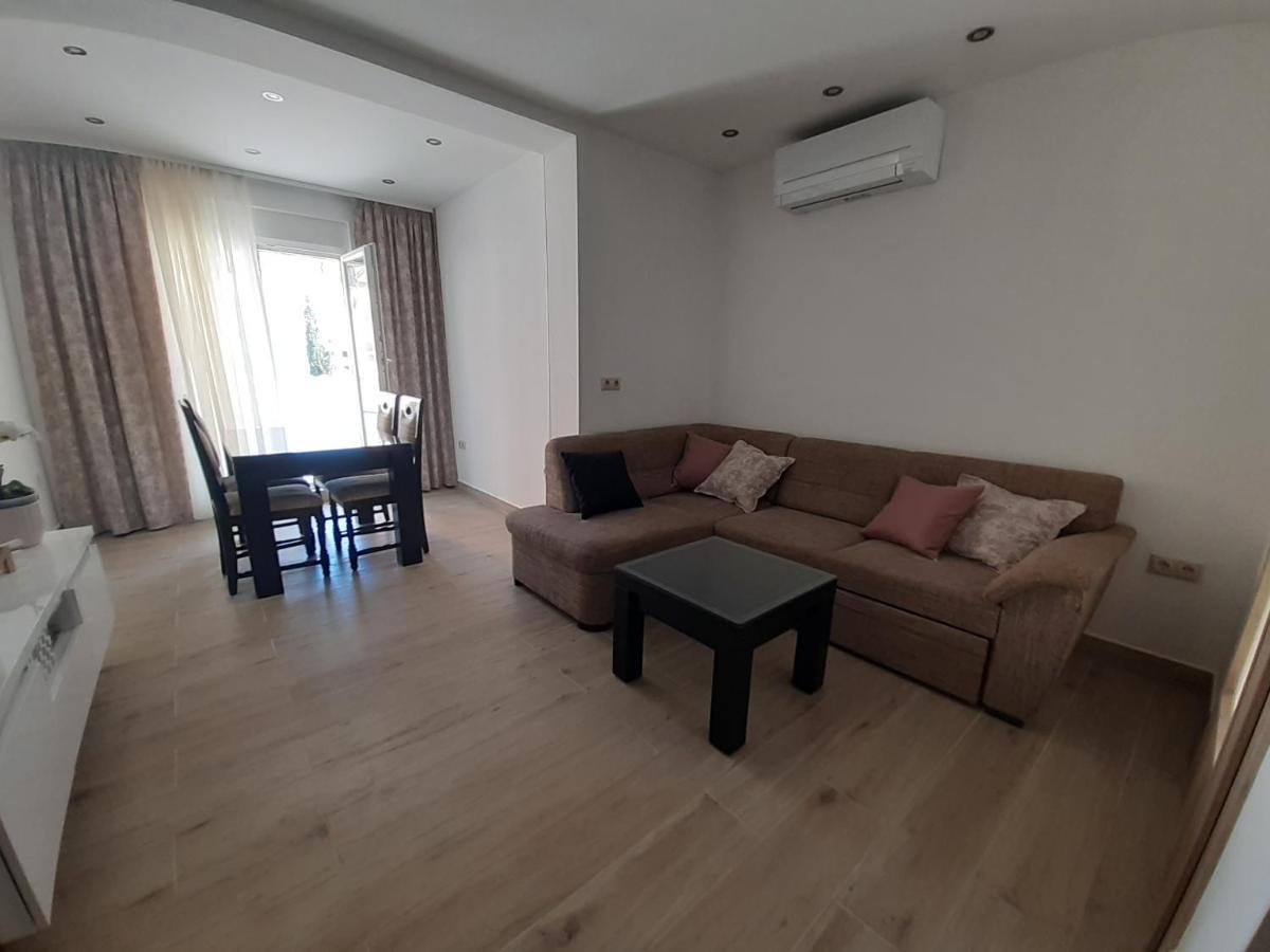 Apartment Lucky With Jacuzzi Трогир Екстериор снимка