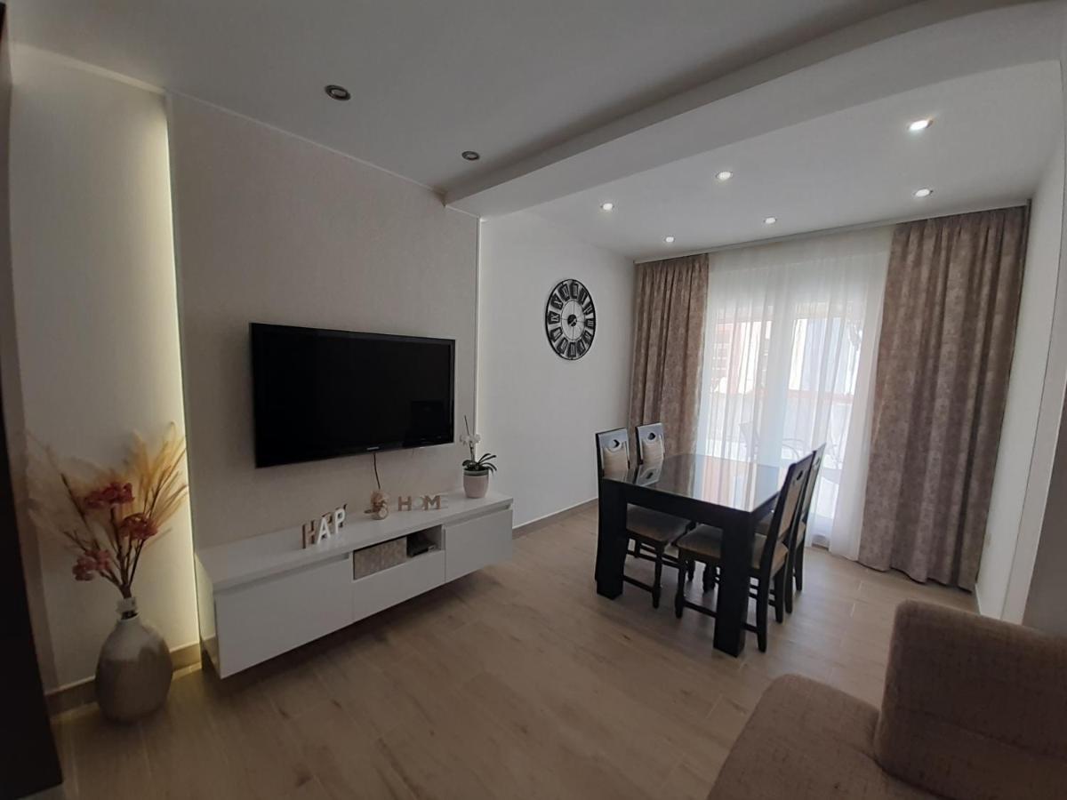 Apartment Lucky With Jacuzzi Трогир Екстериор снимка