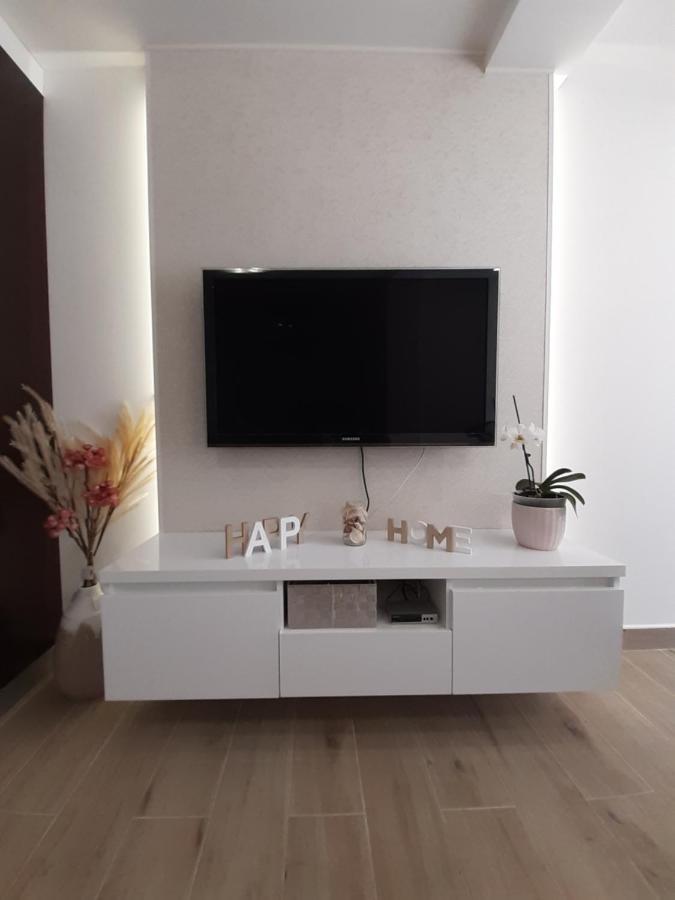 Apartment Lucky With Jacuzzi Трогир Екстериор снимка