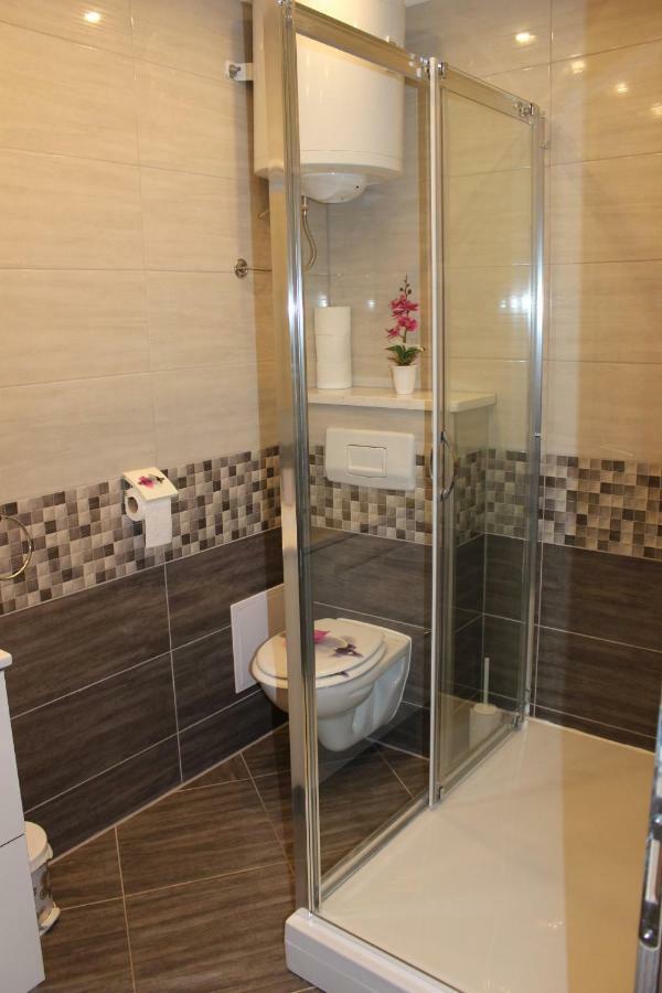 Apartment Lucky With Jacuzzi Трогир Екстериор снимка