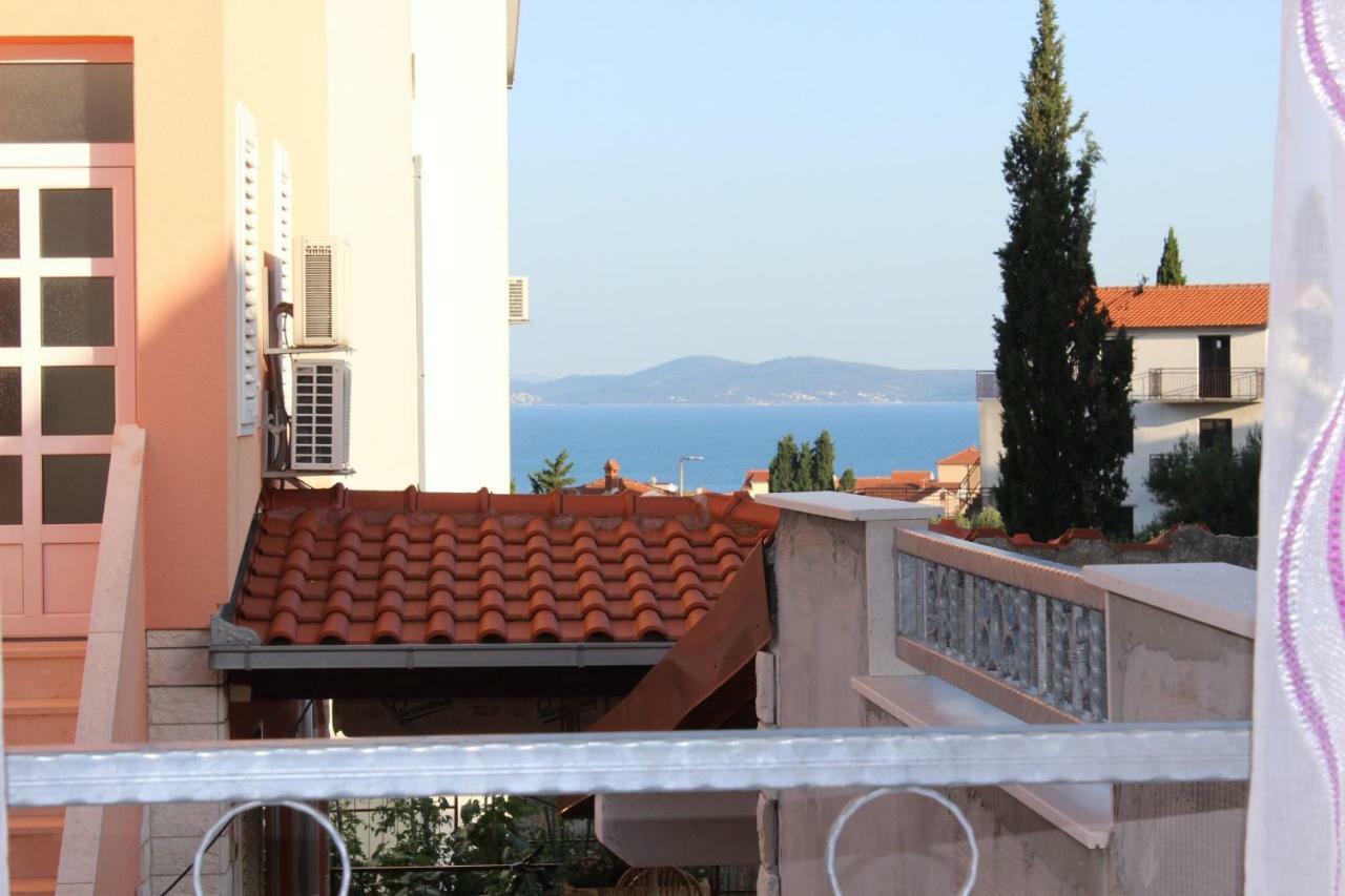 Apartment Lucky With Jacuzzi Трогир Екстериор снимка