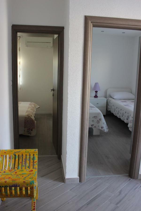 Apartment Lucky With Jacuzzi Трогир Екстериор снимка
