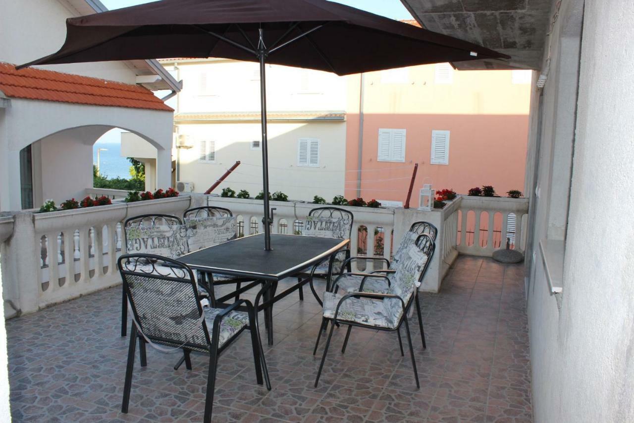 Apartment Lucky With Jacuzzi Трогир Екстериор снимка