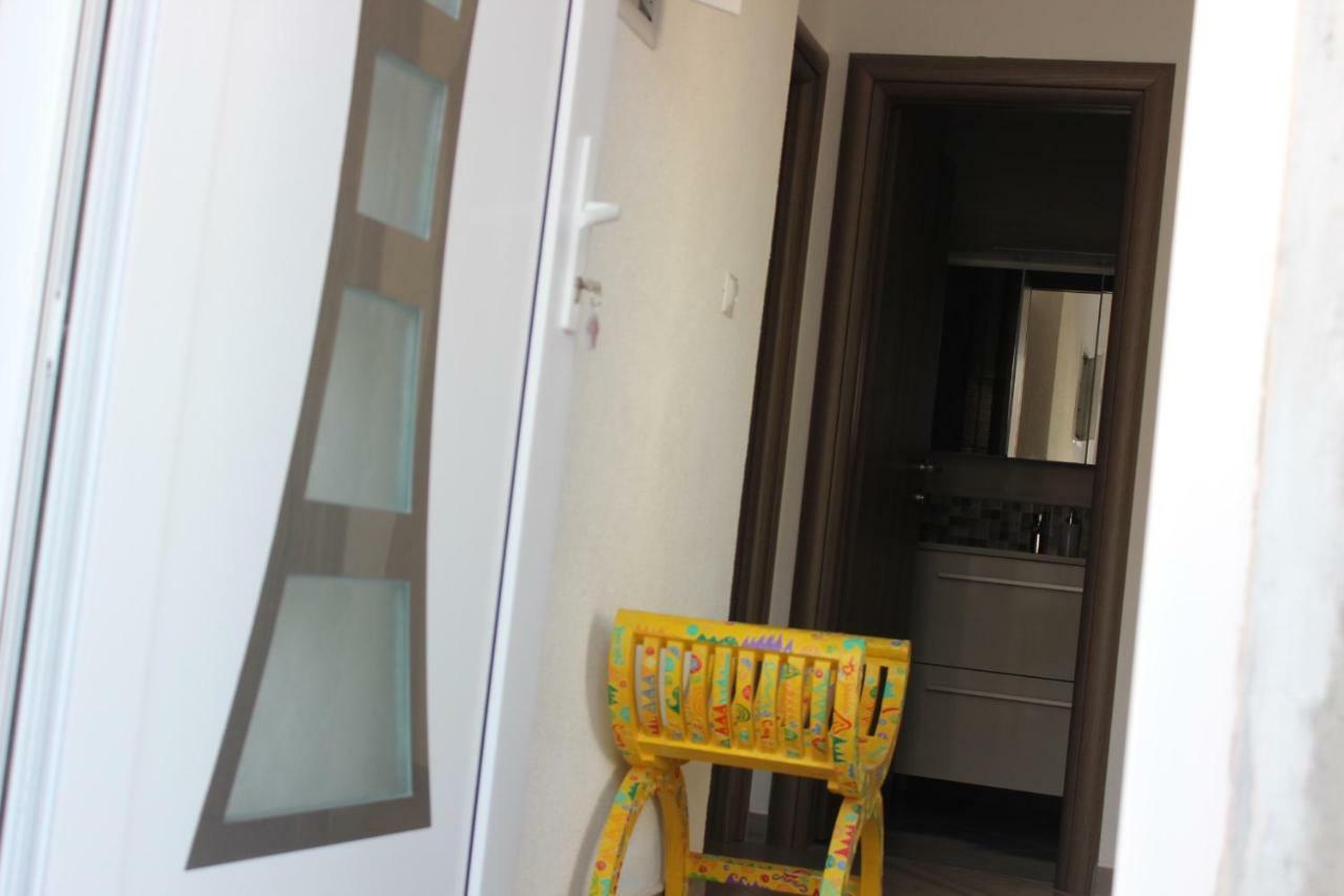 Apartment Lucky With Jacuzzi Трогир Екстериор снимка